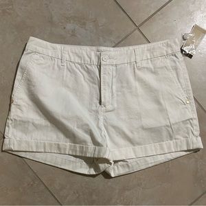 MICHAEL Michael Kors women’s cuffed shorts in white. Size 10.